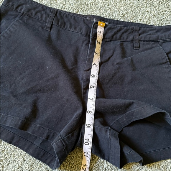 Lot Of 2 Volcom Chino Shorts Womens Size 29 Black And Off White Stretch Mid Rise - Picture 9 of 15